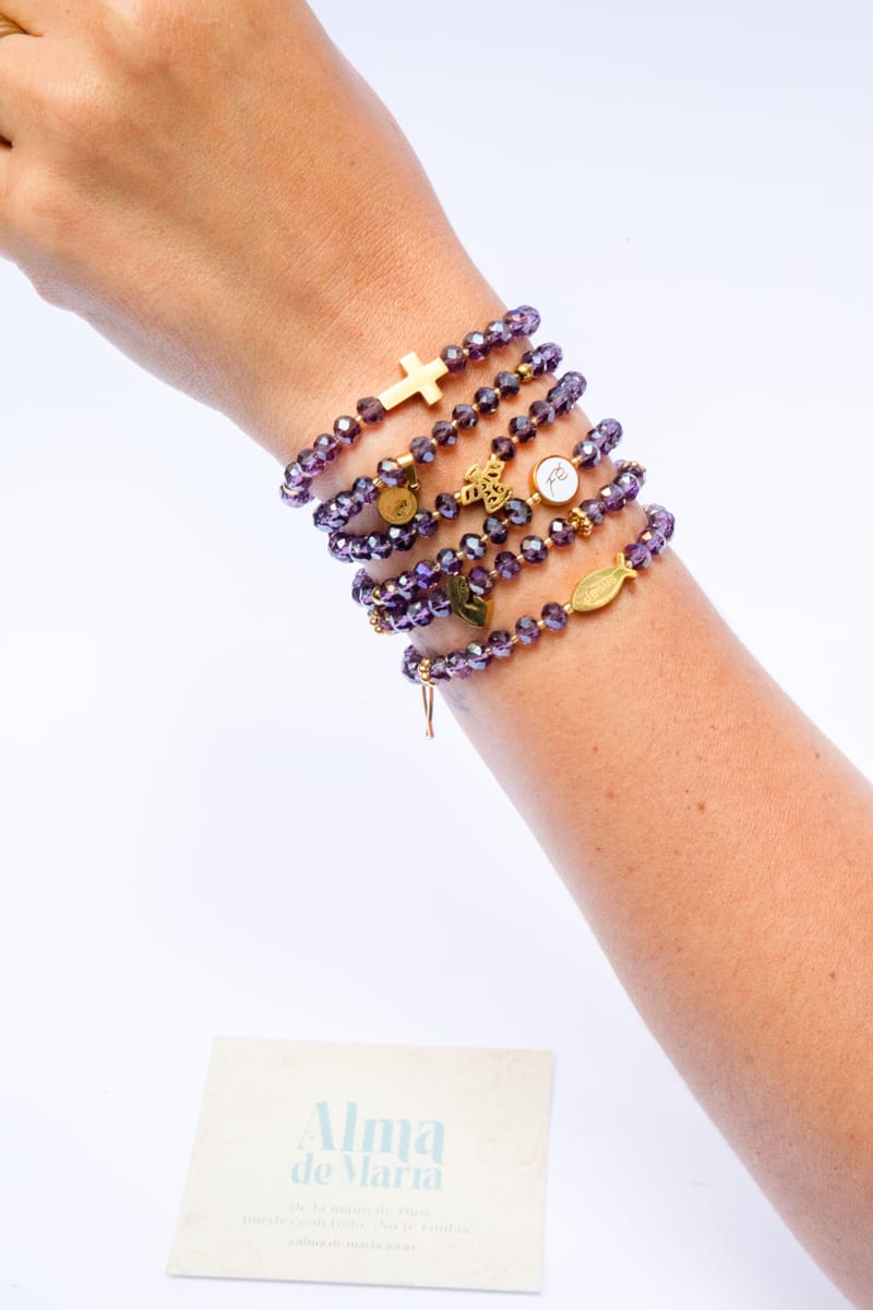 Pulseras amatista en mu&ntilde;eca